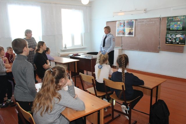 В рамках «Дня дорожной безопасности» сотрудники Госавтоинспекции провели занятия с детьми по дорожной безопасности в школах Купинского района