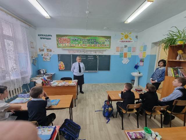 В рамках «Дня дорожной безопасности» сотрудники Госавтоинспекции Купинского района провели занятия с детьми по дорожной безопасности