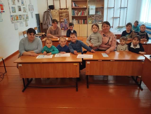 В рамках «Дня дорожной безопасности» сотрудники Госавтоинспекции Купинского района провели занятия с детьми по дорожной безопасности